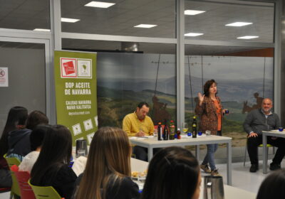 Formación de la DOP Aceite de Navarra en Claret Colegio Mayor Larraona